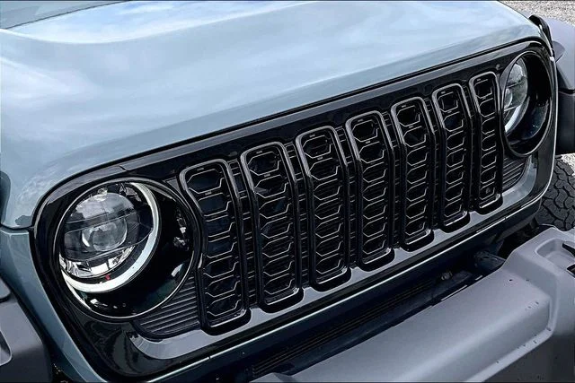 Used 2024 Anvil Clearcoat Jeep Sport image 32