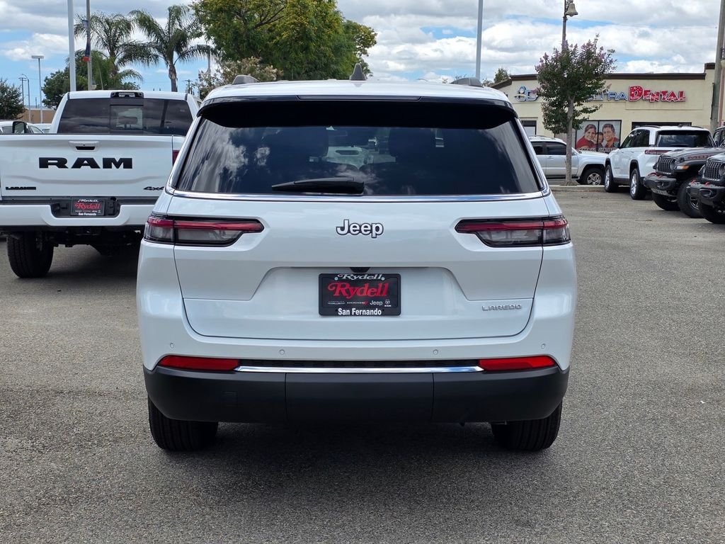 New 2026 Bright White Clear-Coat Exterior Paint Jeep Laredo image 5