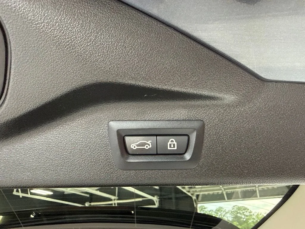 Used 2020 Gray BMW xDrive40i image 12