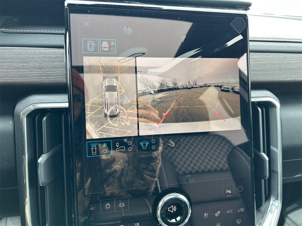 2026 GMC ACADIA - Image 24