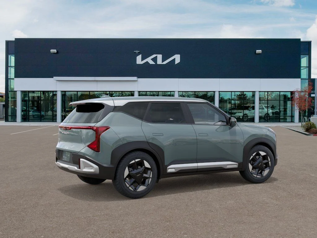 New 2027 Green Kia S image 6