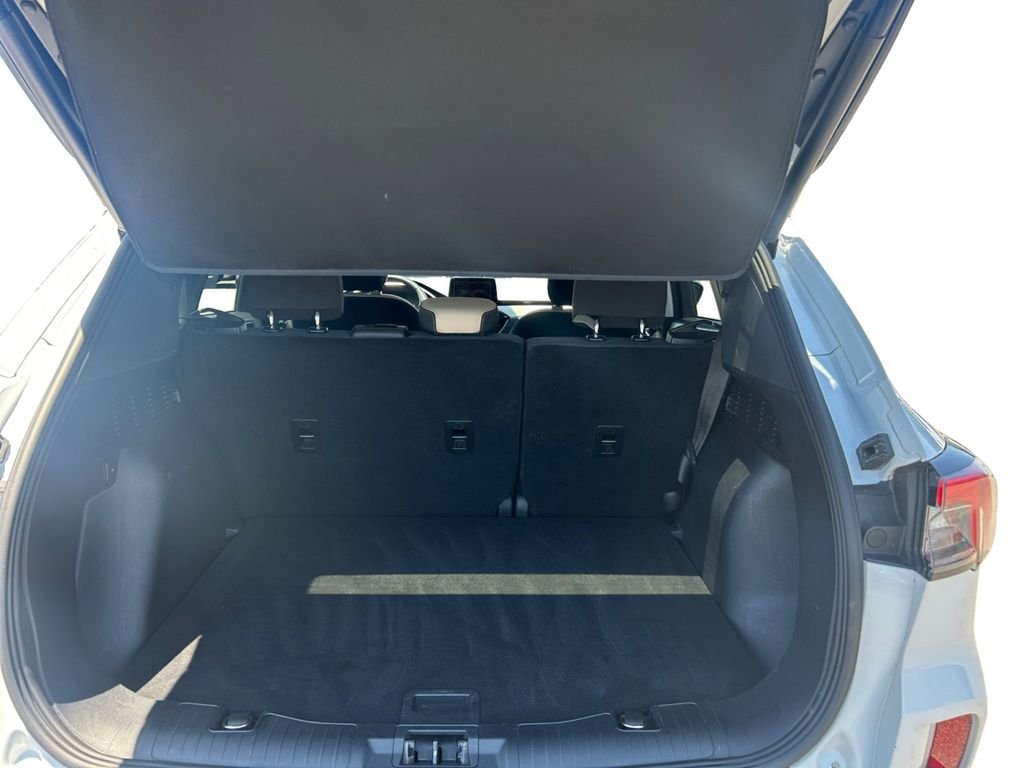 Used 2022 White Ford SE image 13