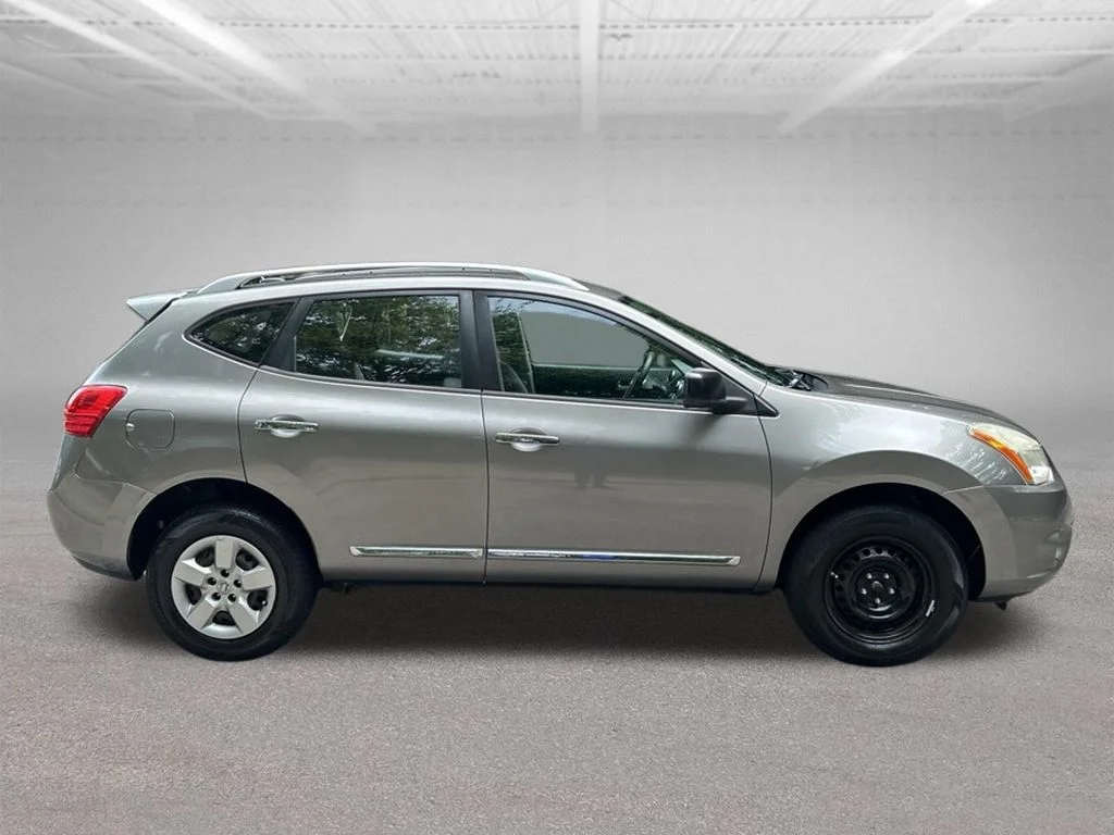 Used 2015 Gray Nissan S image 7