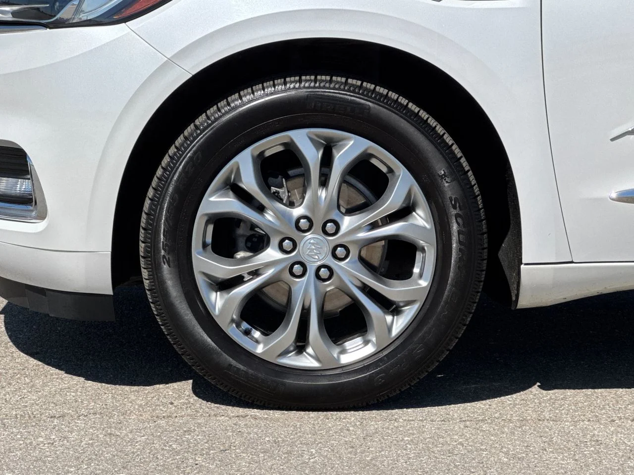 Used 2021 WHITE FROST TRICOAT Buick Avenir image 75