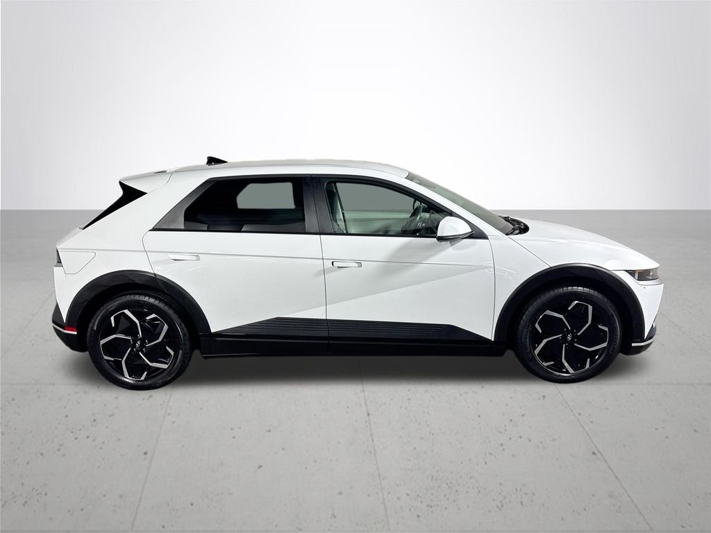 Used 2024 White Hyundai SEL image 5