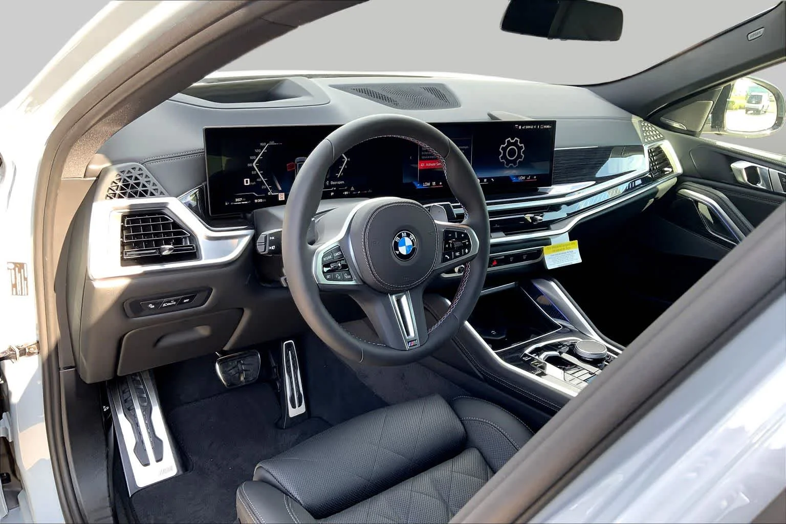 2026 BMW X6 M60i - Photo 8