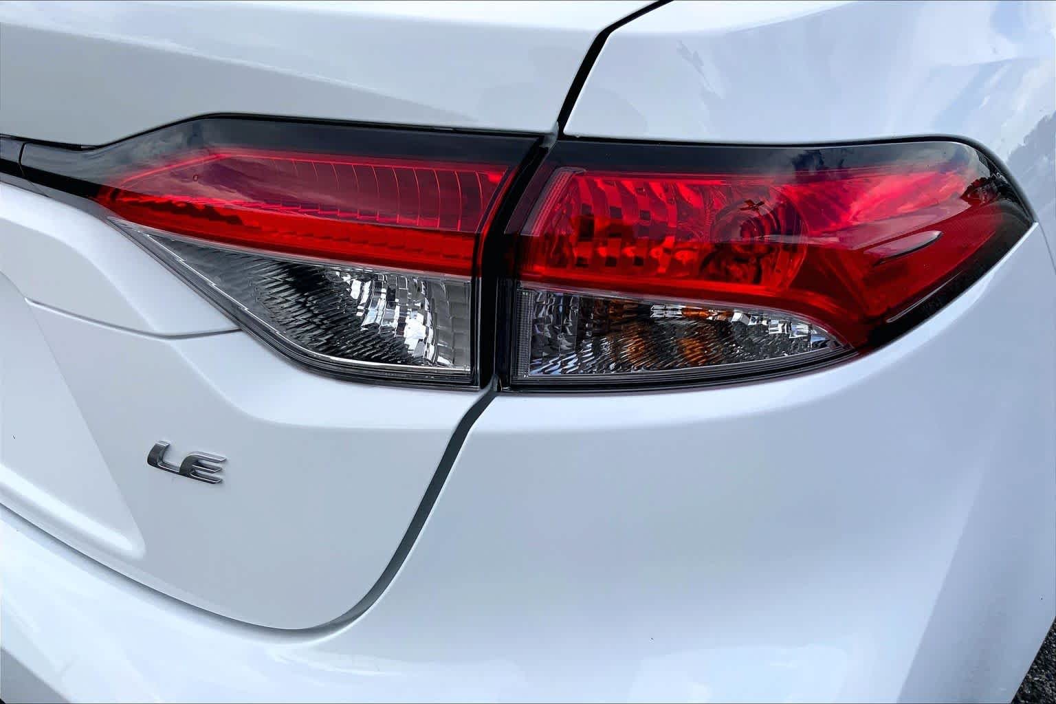 Used 2024 Ice Cap Toyota LE image 30