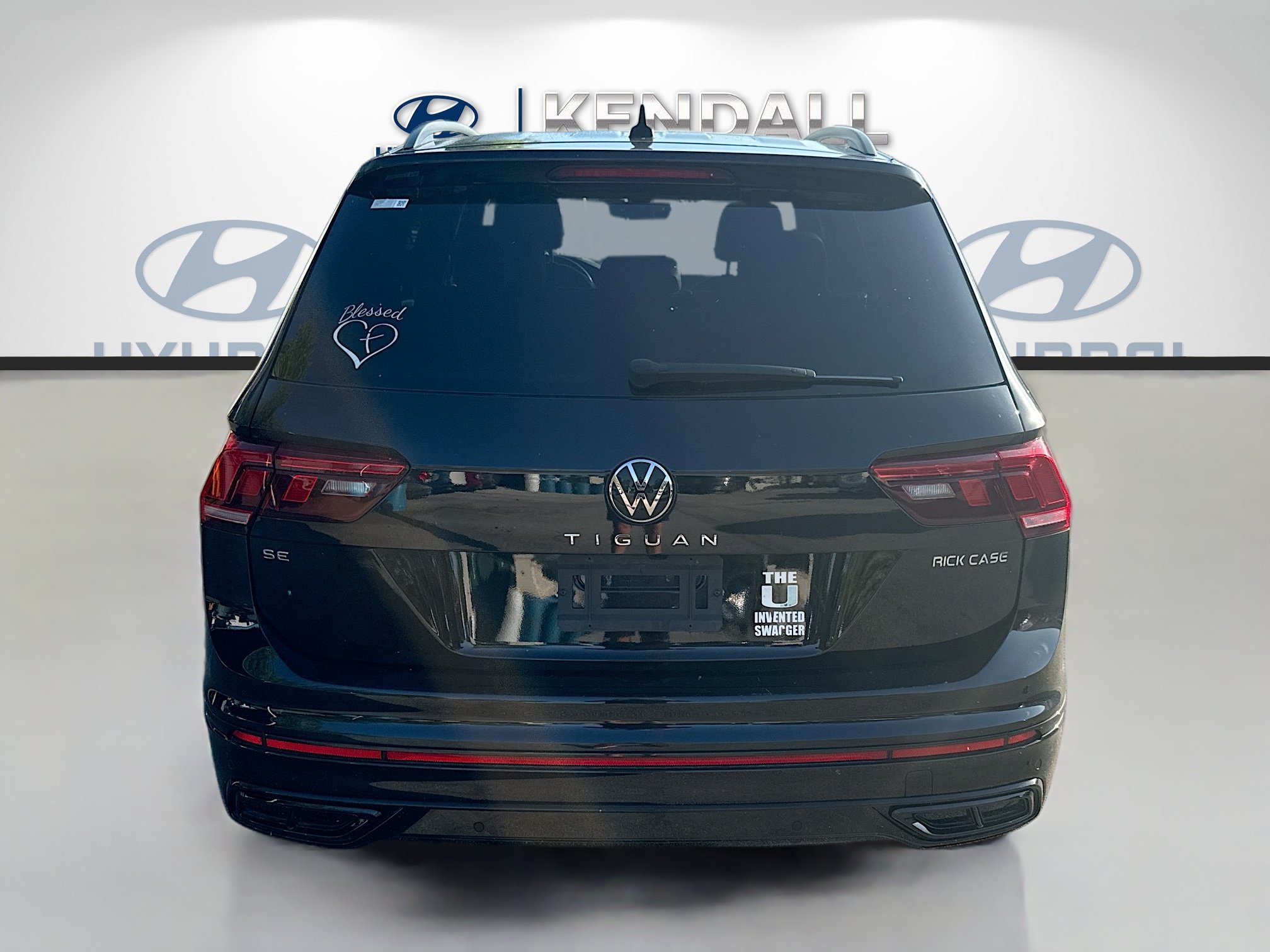 Used 2023 Deep Black Volkswagen SE R-Line Black image 5