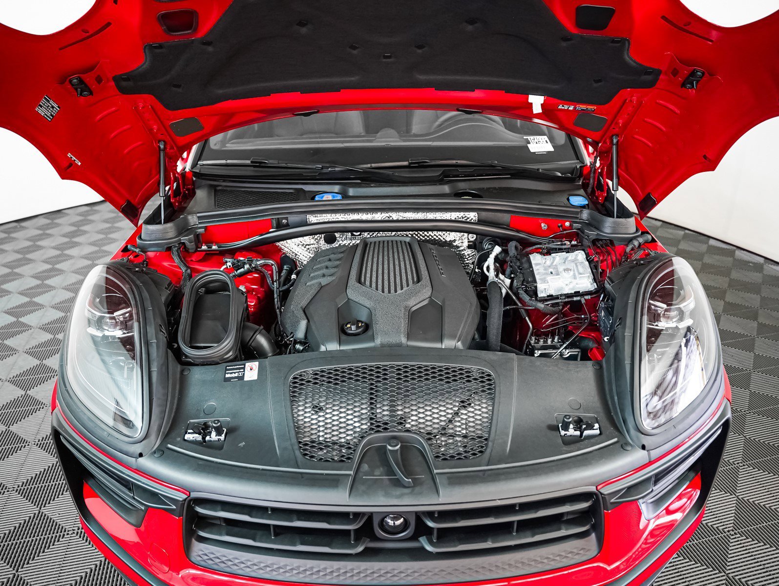 2025 Porsche Macan - Photo 13