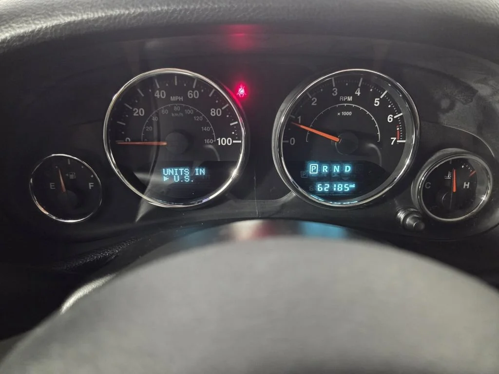 Used 2015 Anvil Clearcoat Jeep Sahara image 15