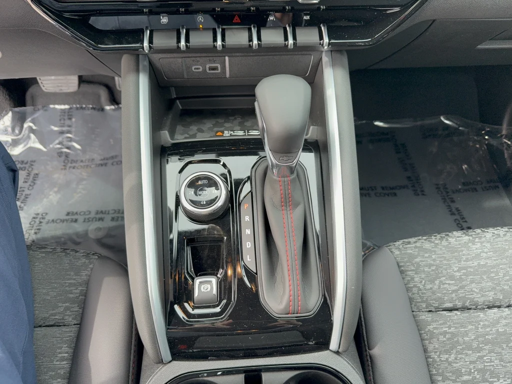 New 2026 Summit White Chevrolet Z71 image 19