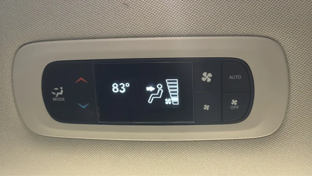 Used 2022 Crystal Metallic Chrysler Touring L image 34