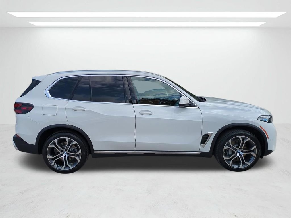 New 2026 Alpine White BMW xDrive40i image 3