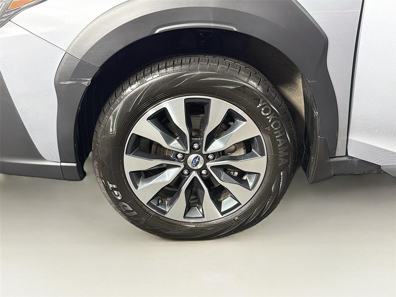 Used 2025 Ice Silver Metallic Subaru Limited image 34
