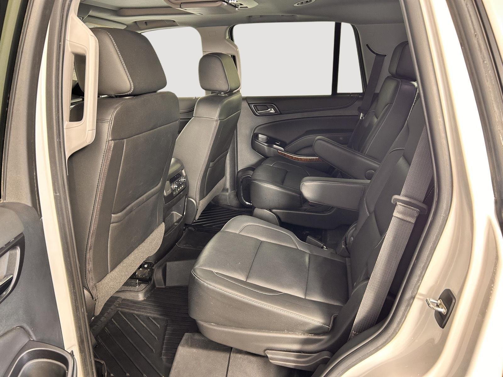Used 2019 Iridescent Pearl Tricoat Chevrolet Premier image 4