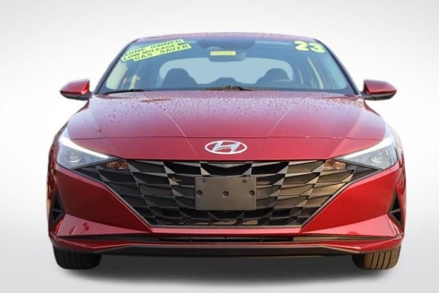 Used 2023 Red Hyundai SEL image 3