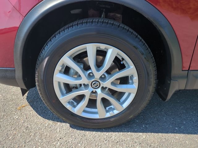 Used 2021 Red Nissan S image 10
