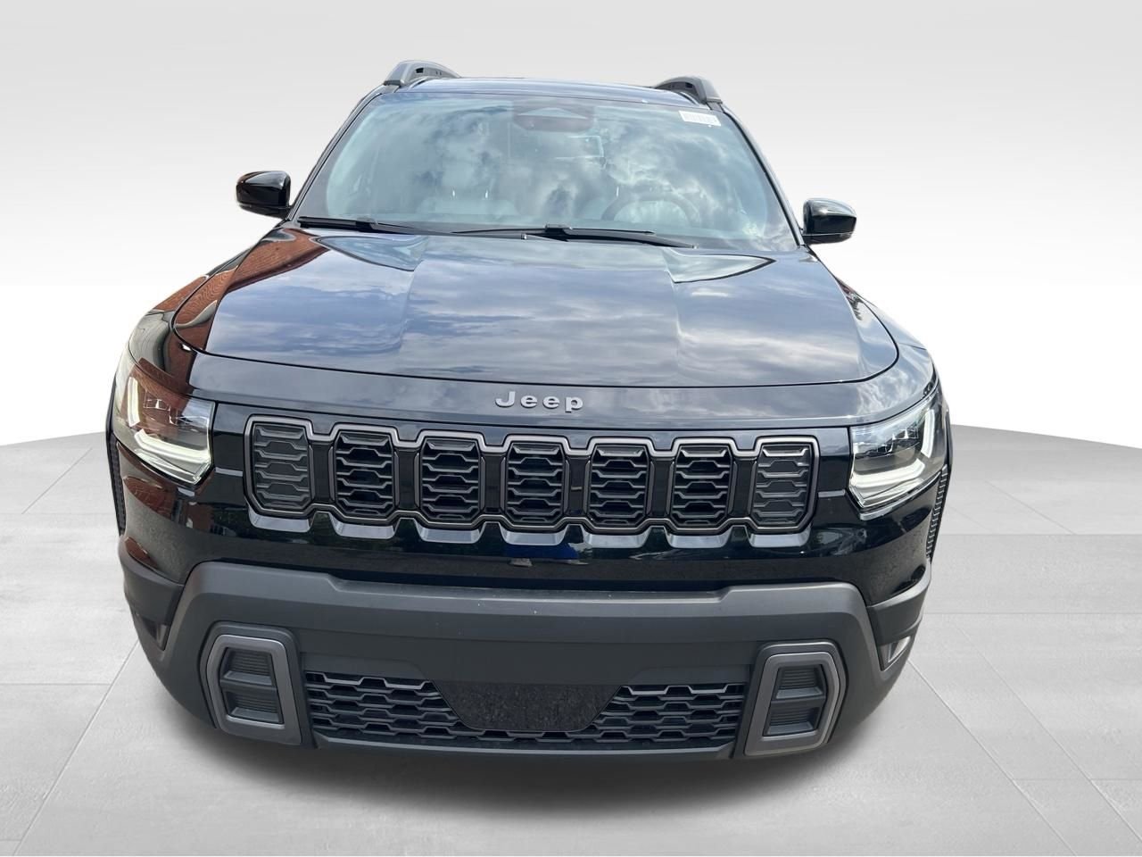 New 2026 Diamond Black Crystal Pearl-Coat Exterior Paint Jeep Limited image 9