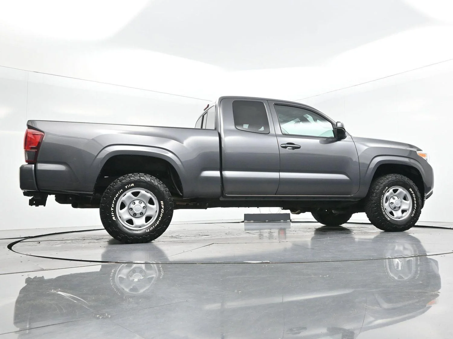 Used 2019 Magnetic Gray Metallic Toyota SR5 image 42