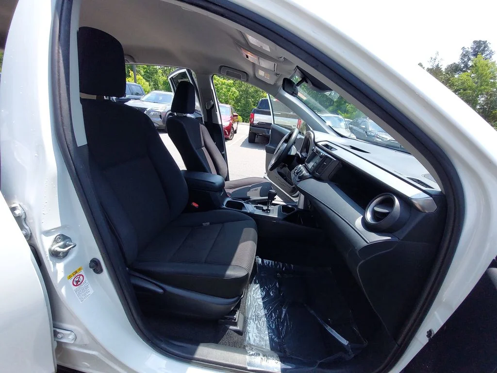Used 2018 White Toyota LE image 10