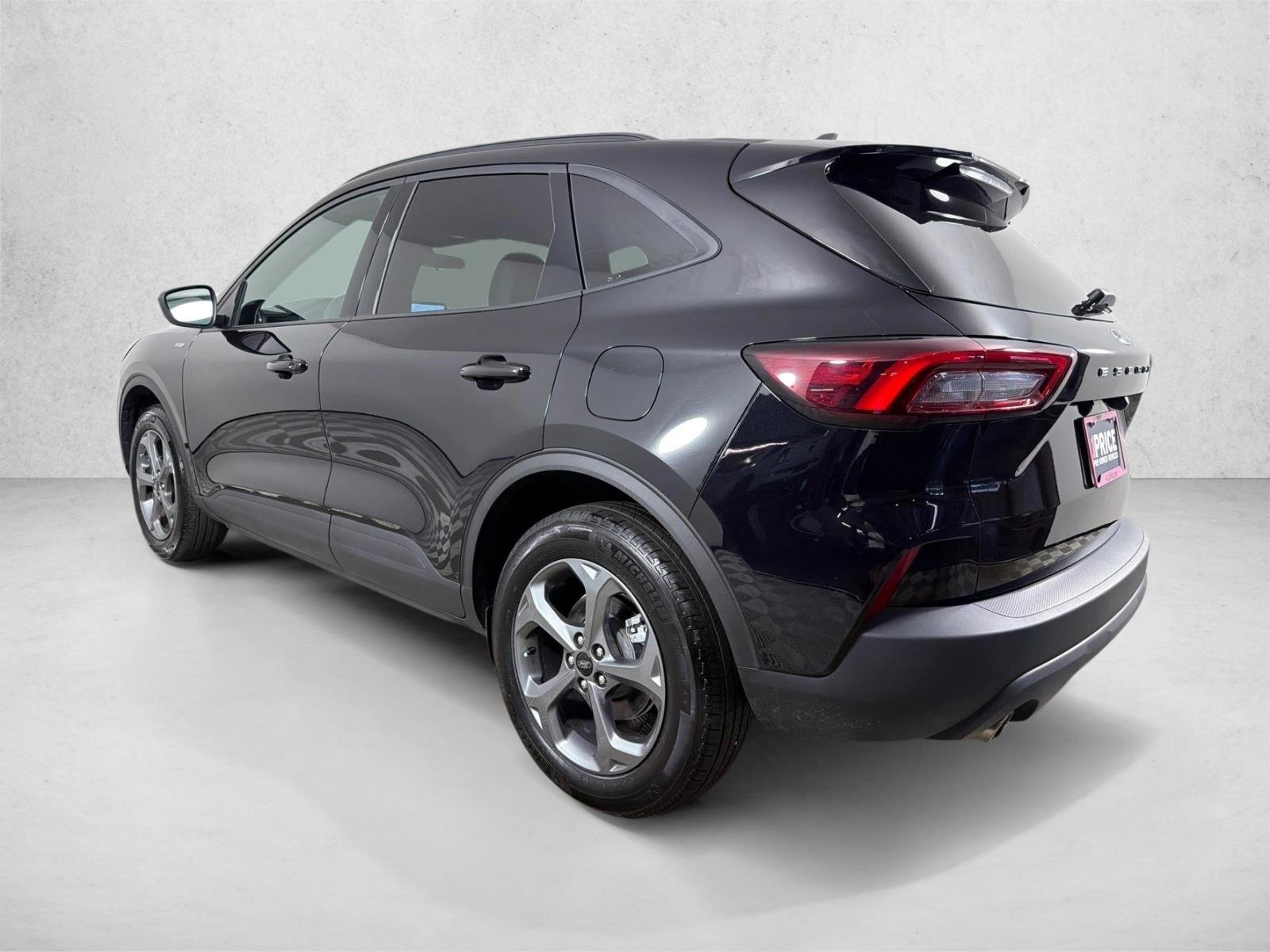 Used 2025 Agate Black Metallic Ford ST-Line Select image 5