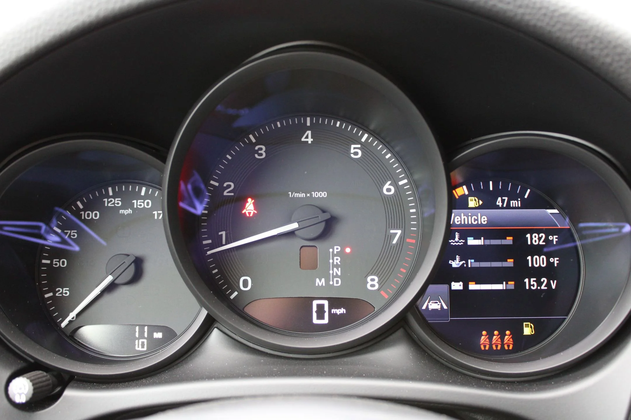 2026 Porsche Macan - Photo 16