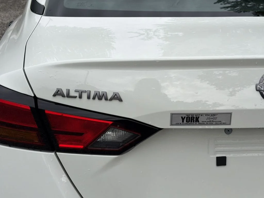 Used 2025 White Nissan 2.5 SV image 29