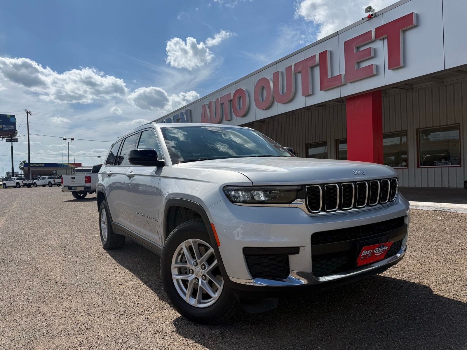 2023 Jeep Grand Cherokee L Laredo's photo