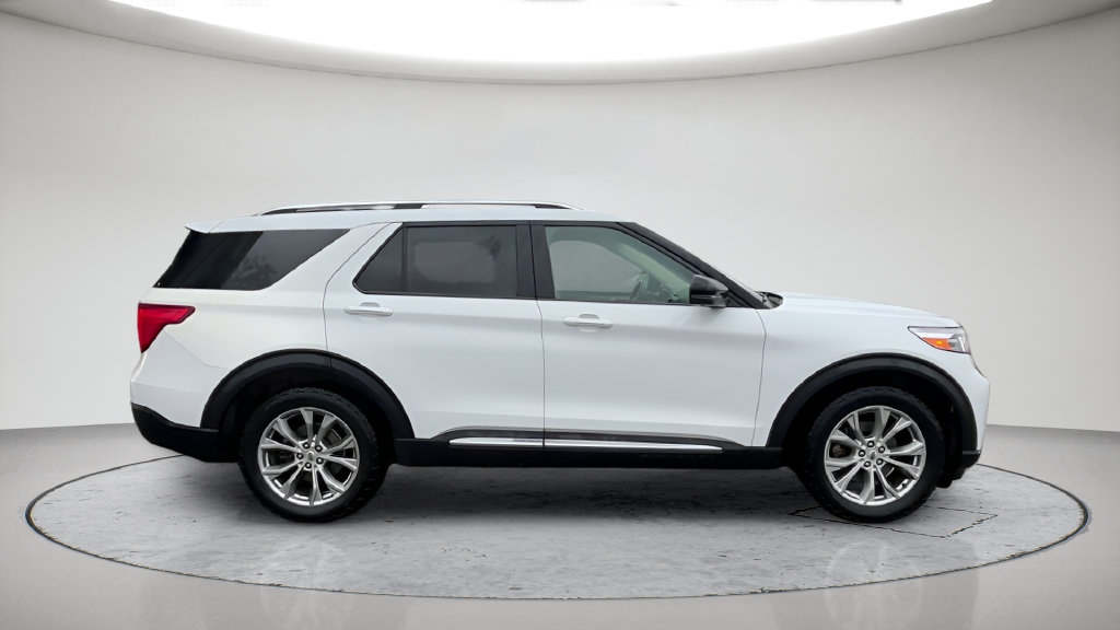 Used 2021 White Ford Limited image 5