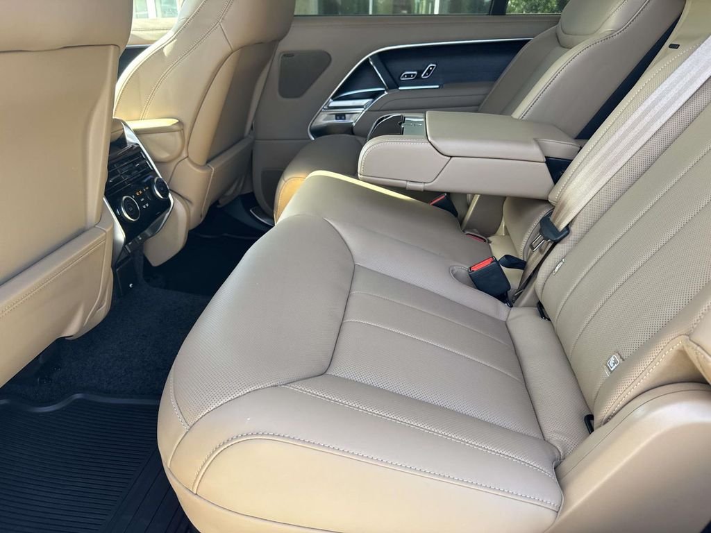 New 2026 Santorini Black Land Rover SE image 8