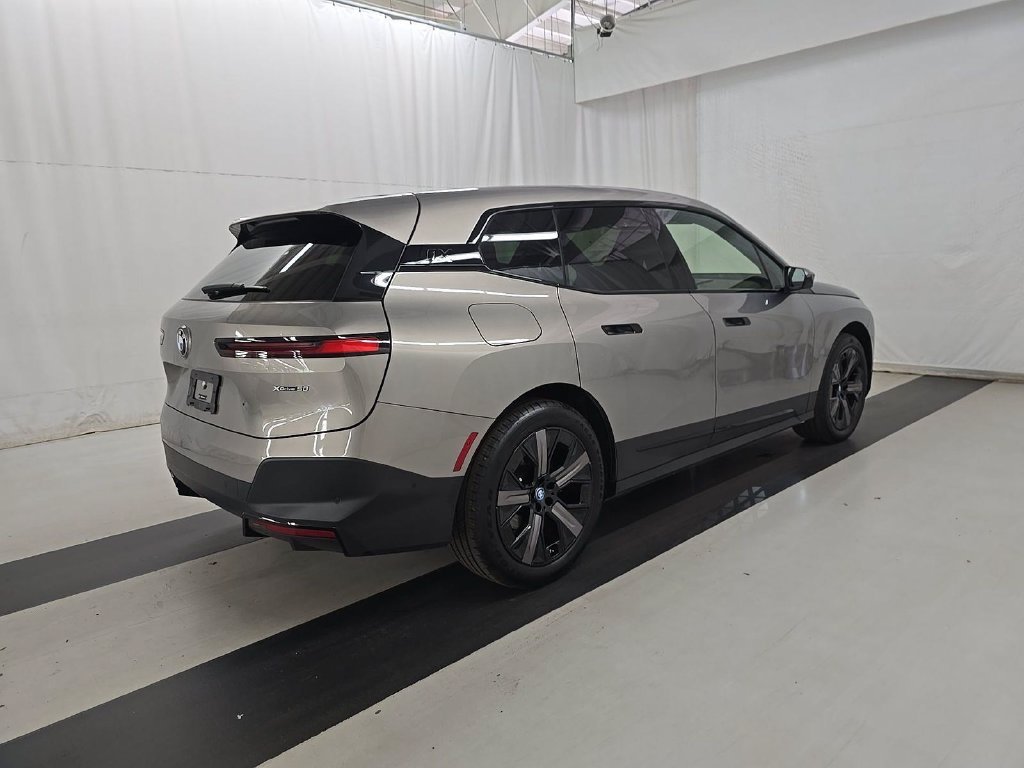 Used 2024 Gray Metallic BMW xDrive50 image 17