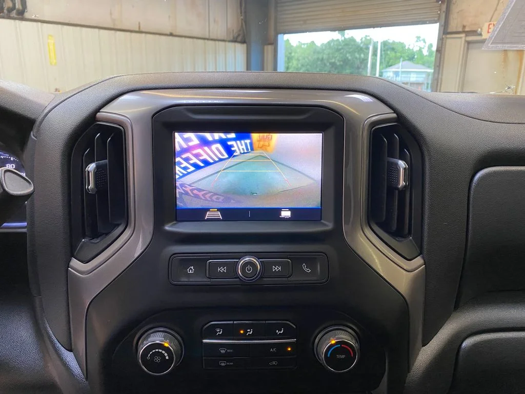 Used 2022 Silver Chevrolet Custom image 39