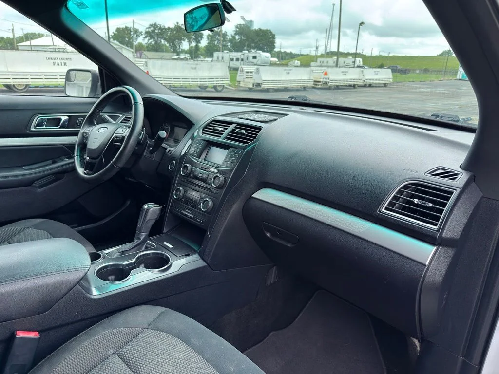 Used 2017 White Ford XLT image 30