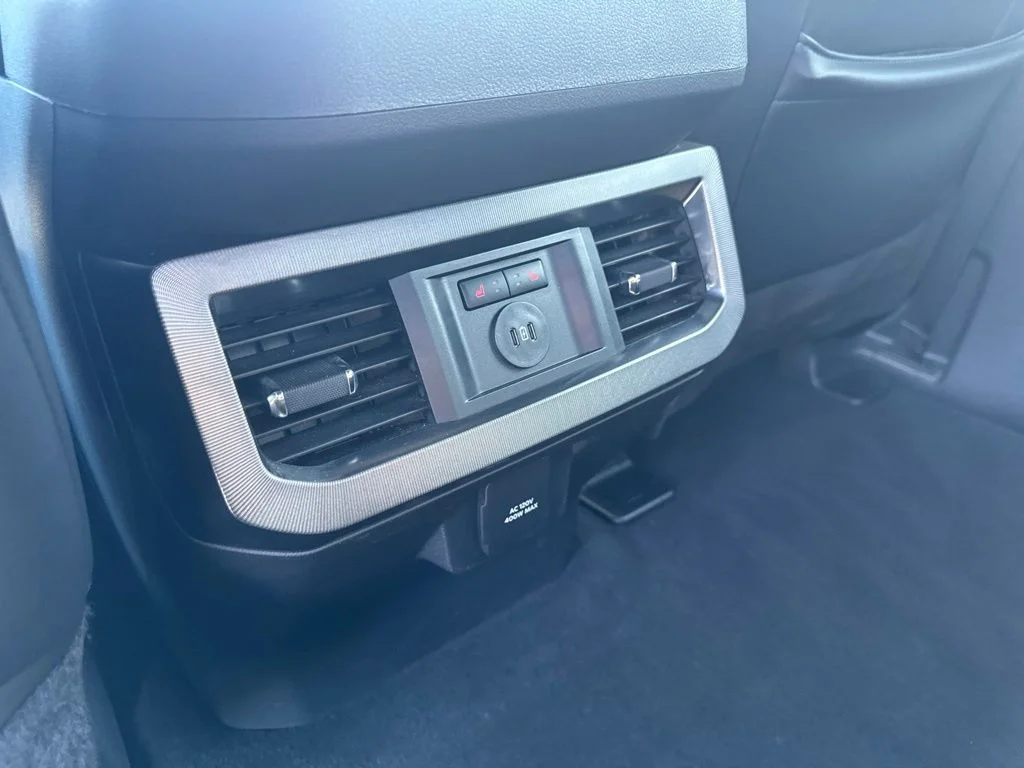 Used 2025 Black Metallic Ford Platinum image 35