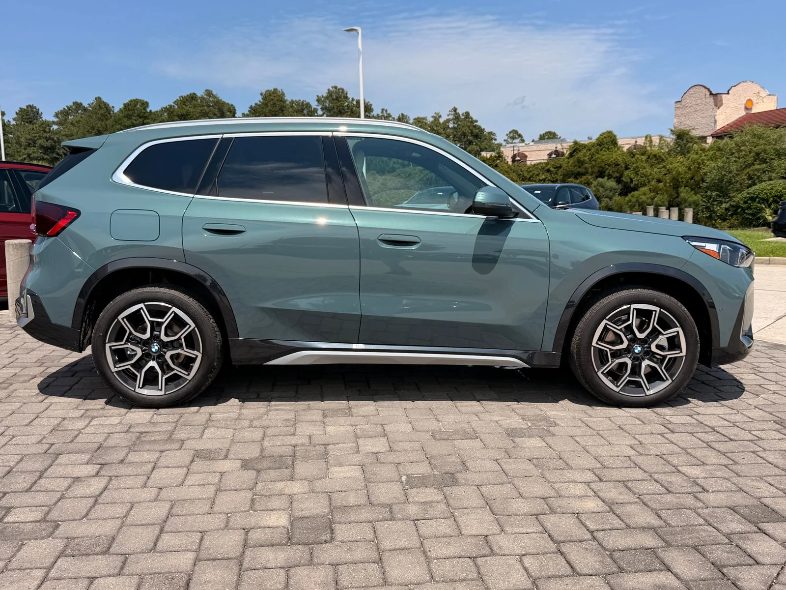 New 2026 Cape York Green Metallic BMW xDrive28i image 8
