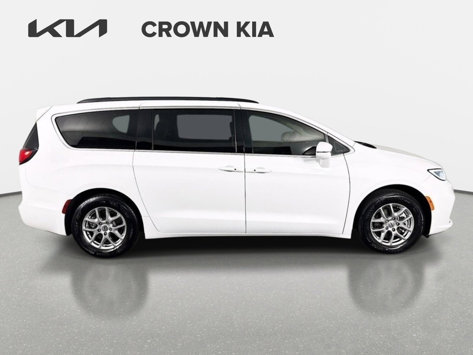 Used 2021 Bright White Clearcoat Chrysler Touring image 4