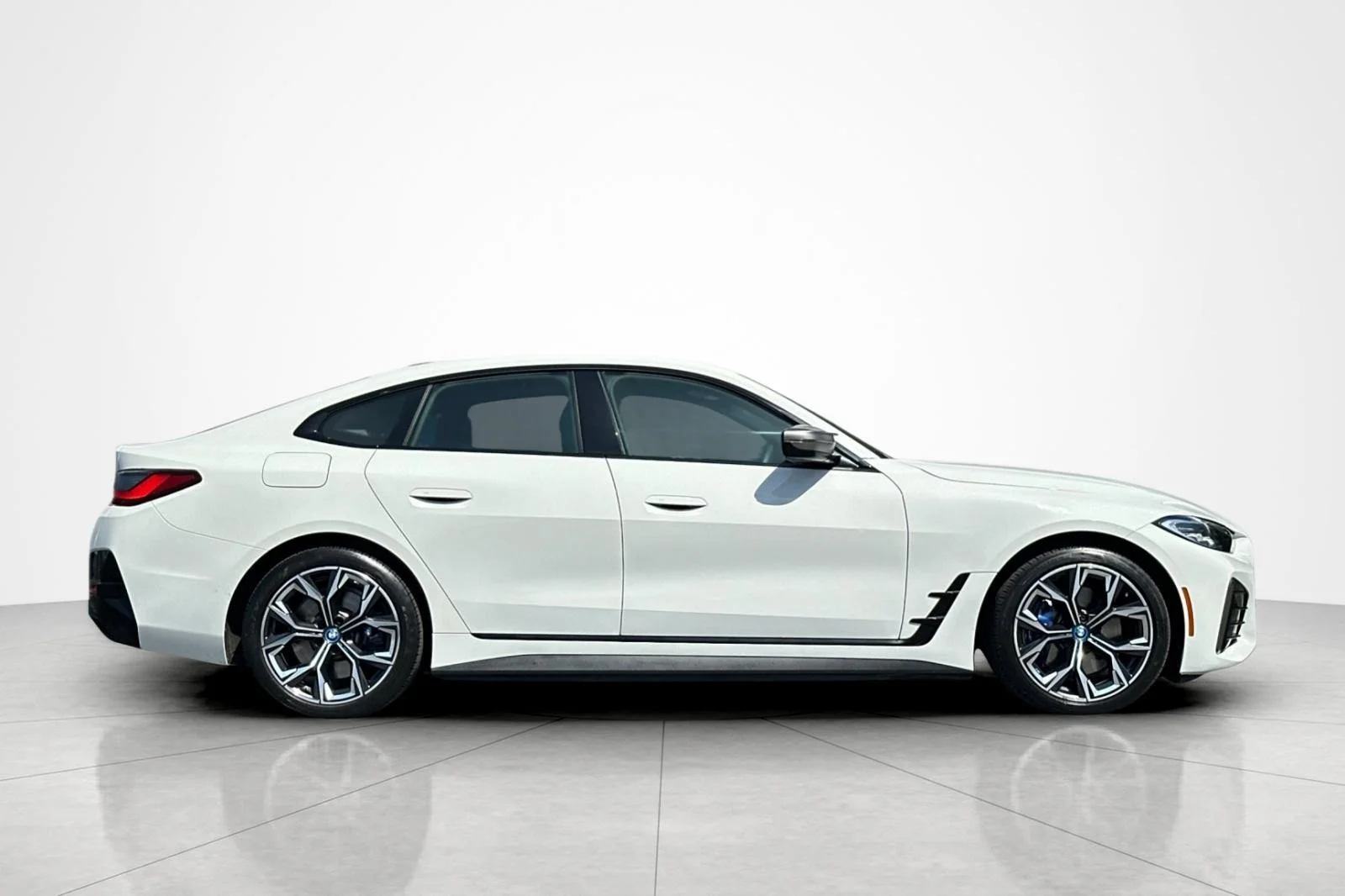 Used 2022 Alpine White BMW M50 image 6