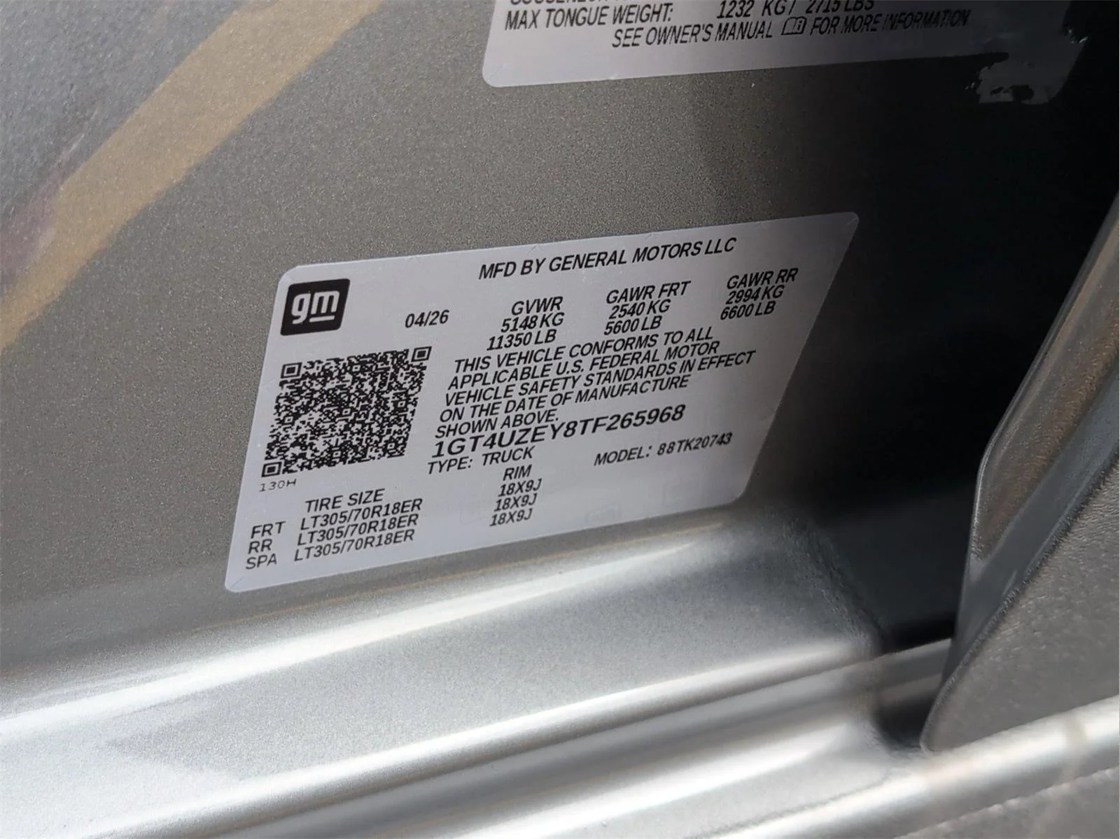New 2026 Sterling Metallic GMC AT4X image 31