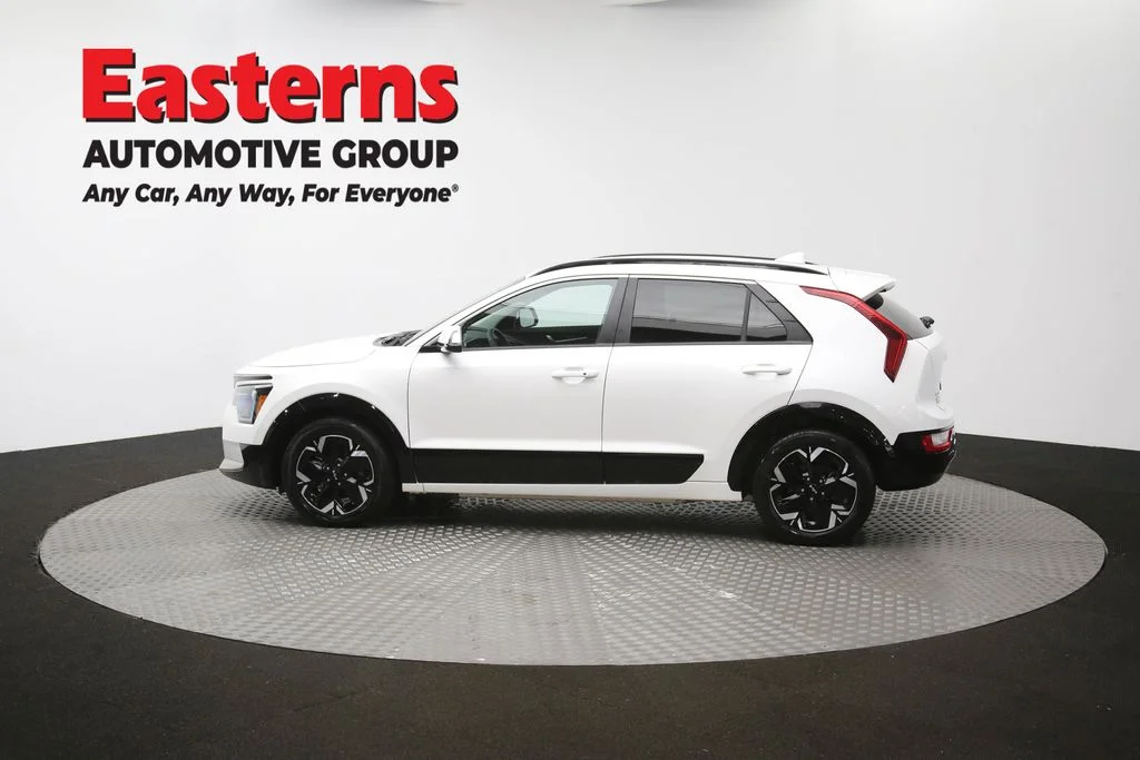 Used 2023 White Kia Wind image 60