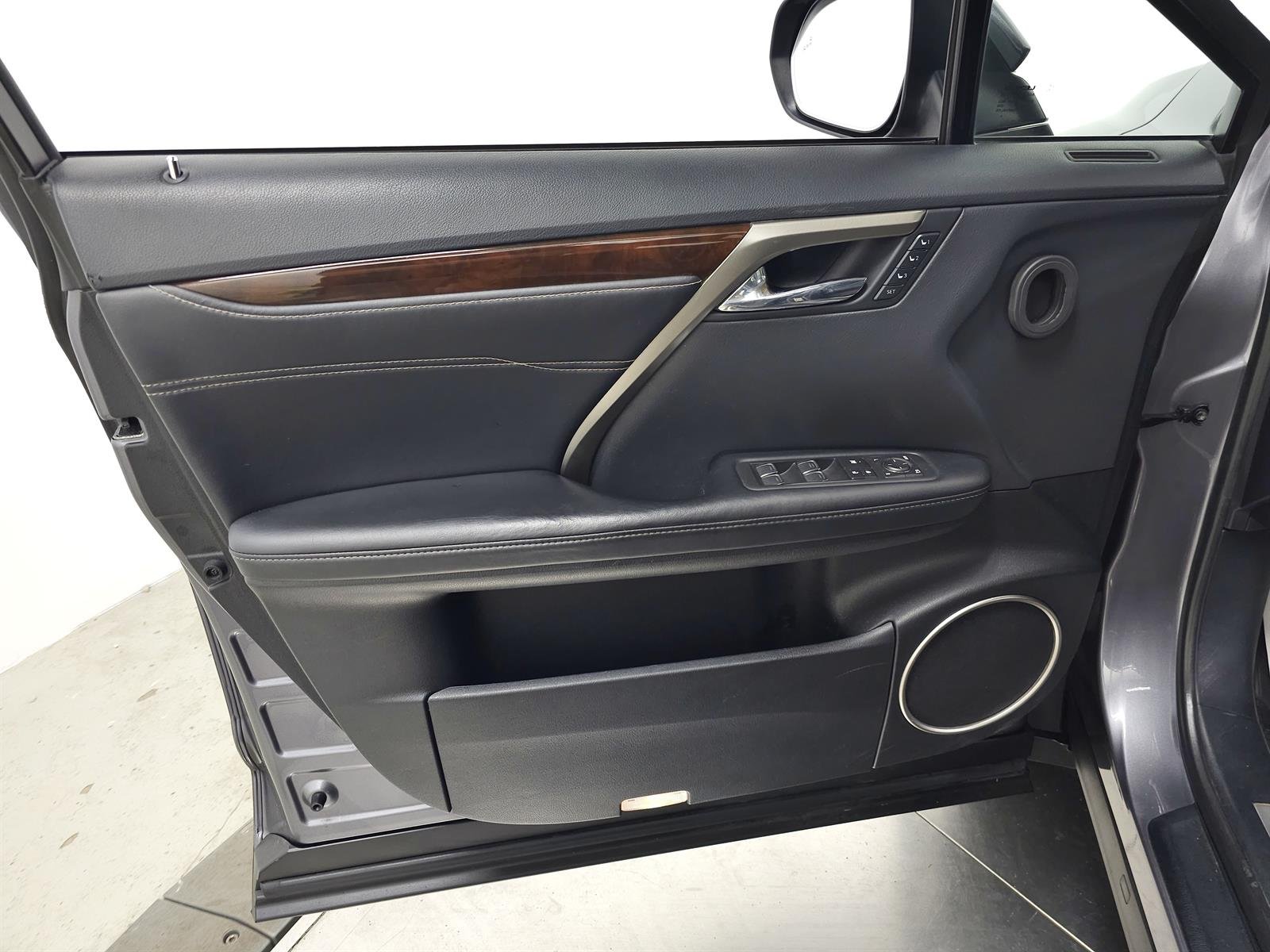 Used 2018 Gray Lexus PREMIUM image 13