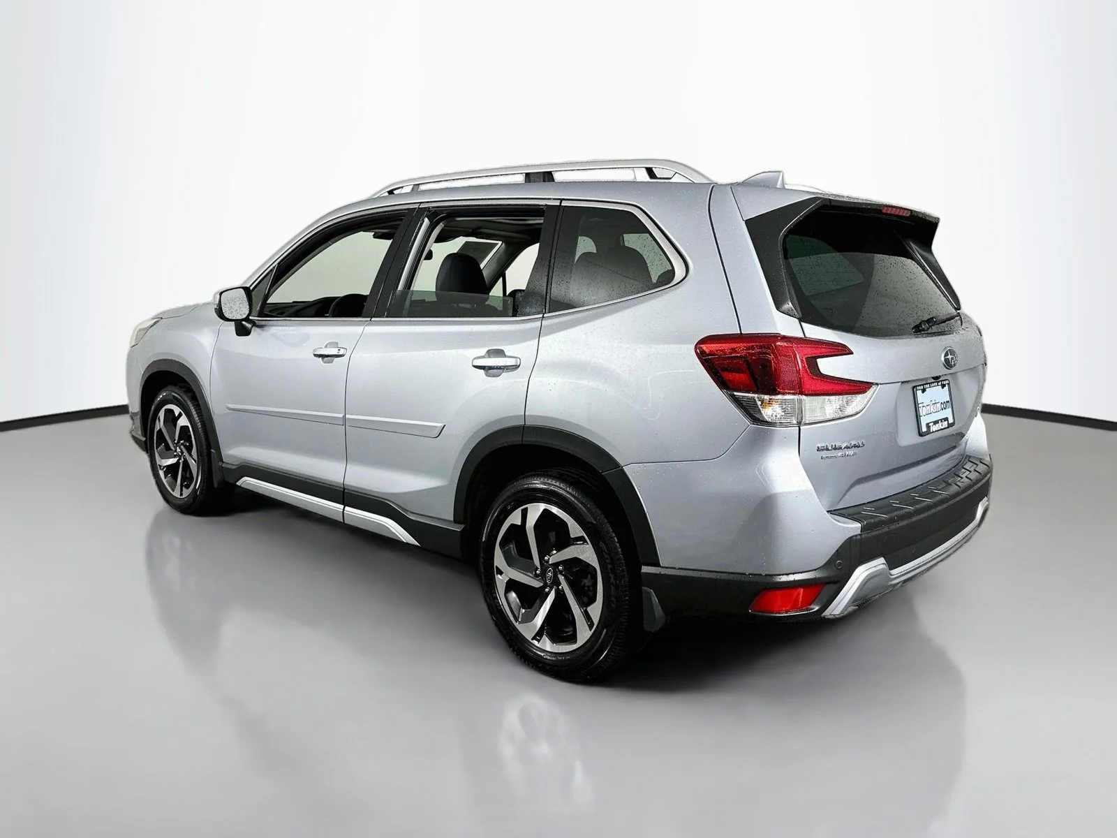Used 2023 Ice Silver Metallic Subaru Touring image 5