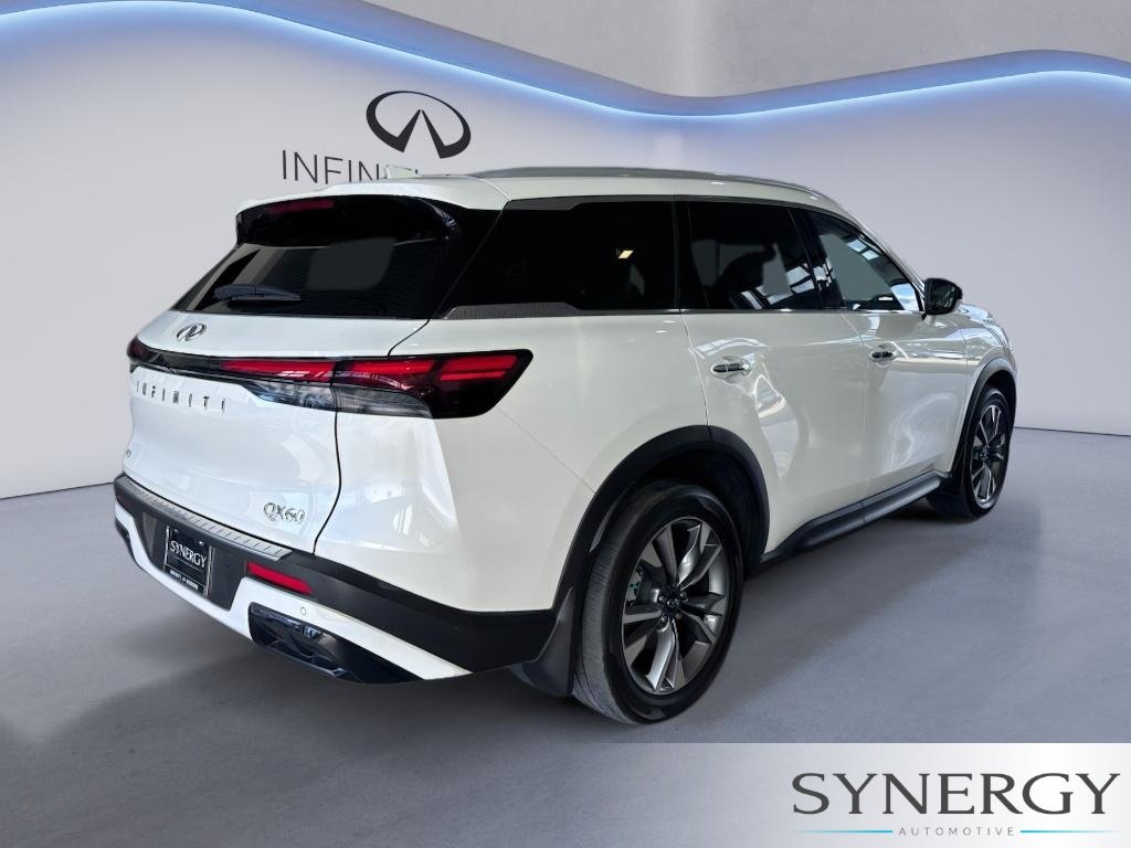 Certified Used 2023 Majestic White INFINITI LUXE image 5