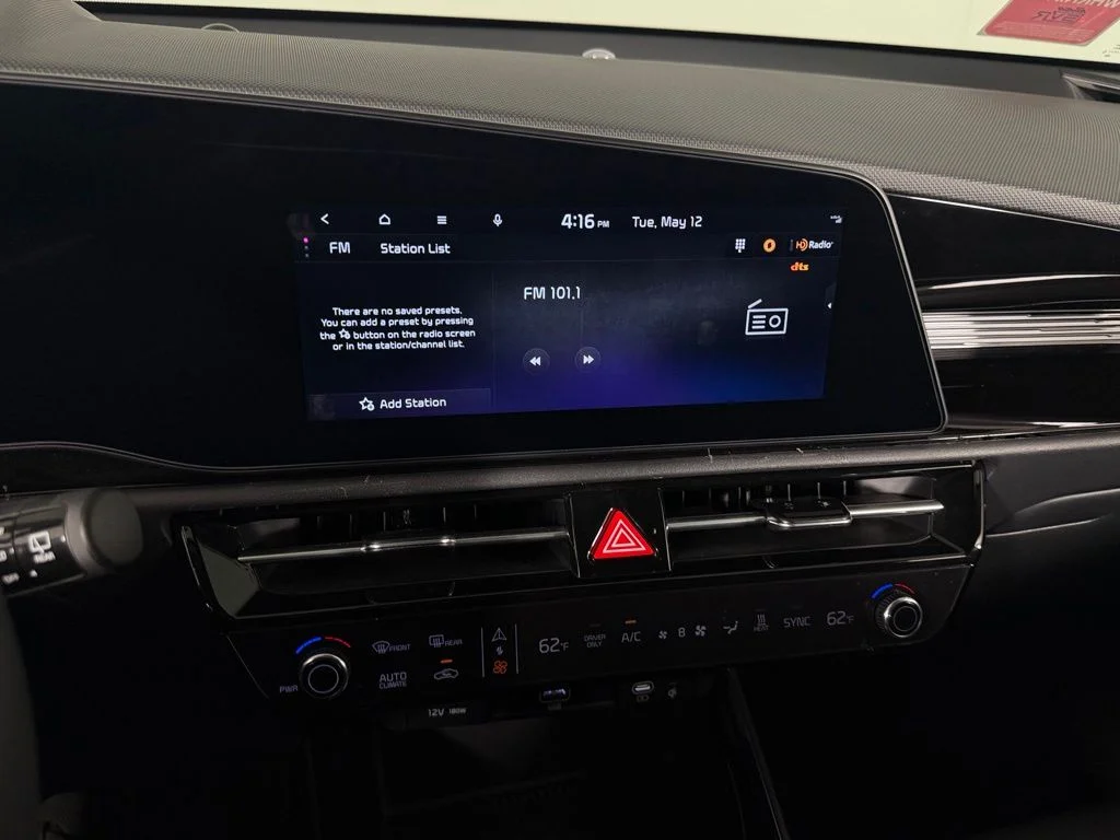 Used 2025 Black Kia Wind image 14