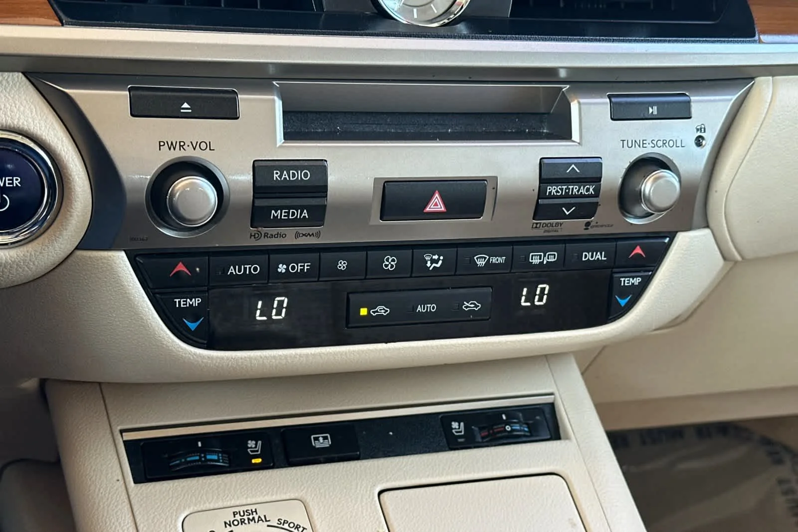 Used 2014 Matador Red Mica Lexus Hybrid image 22