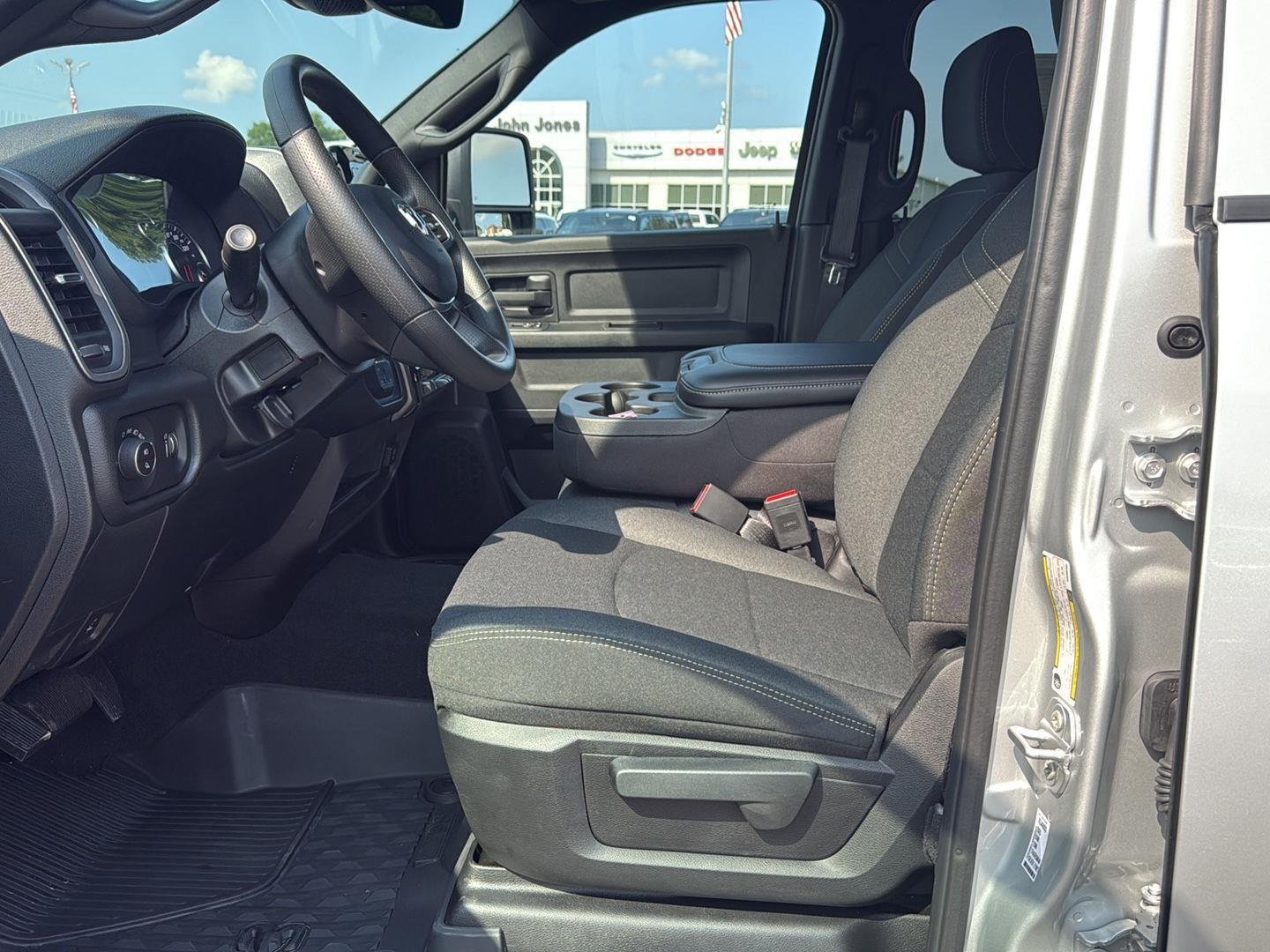 2025 RAM 2500 Tradesman - Photo 8
