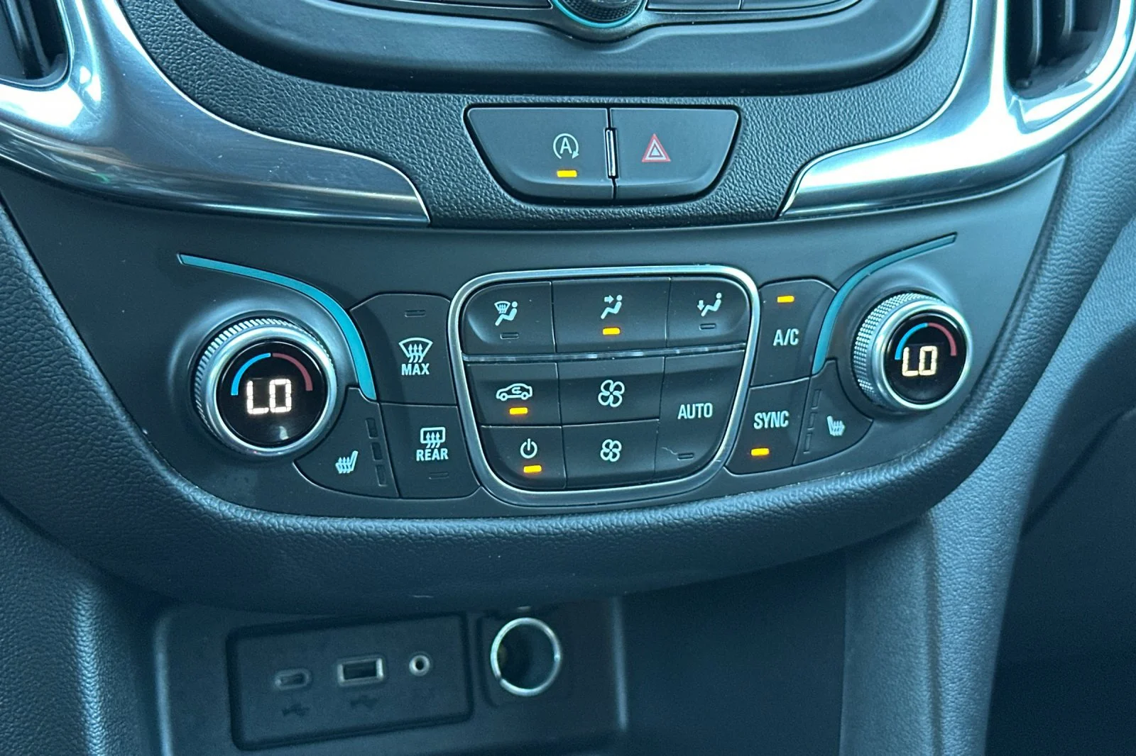 Used 2024 Summit White Chevrolet LT image 21