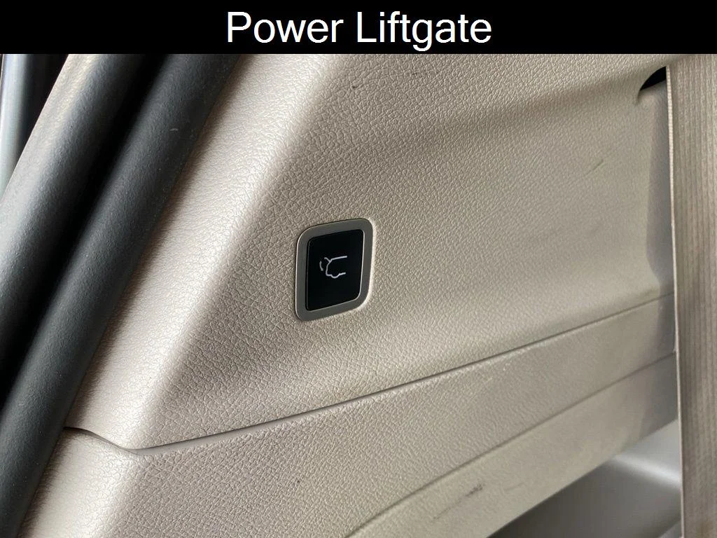 Used 2023 Crystal Metallic Chrysler Touring L image 15