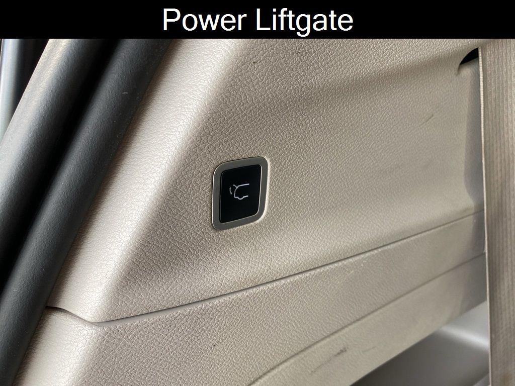 Used 2023 Crystal Metallic Chrysler Touring L image 15