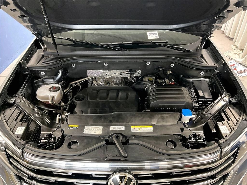 Used 2025 Gray Volkswagen 2.0T SEL image 31