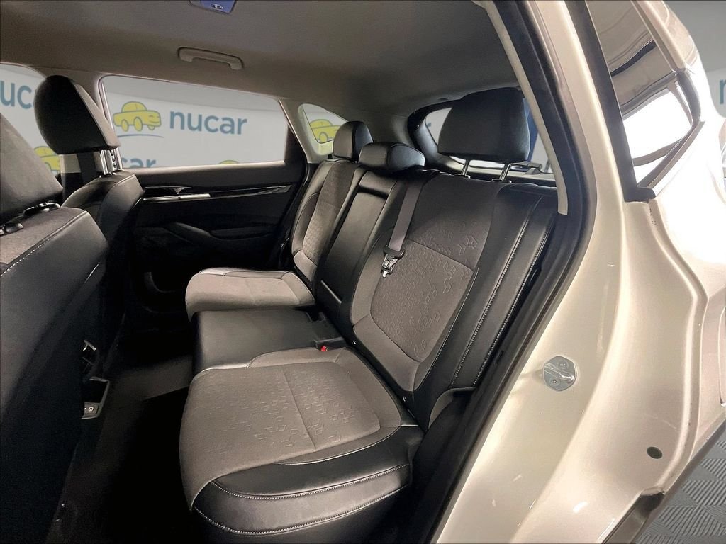 Used 2024 White Kia X-Line image 15